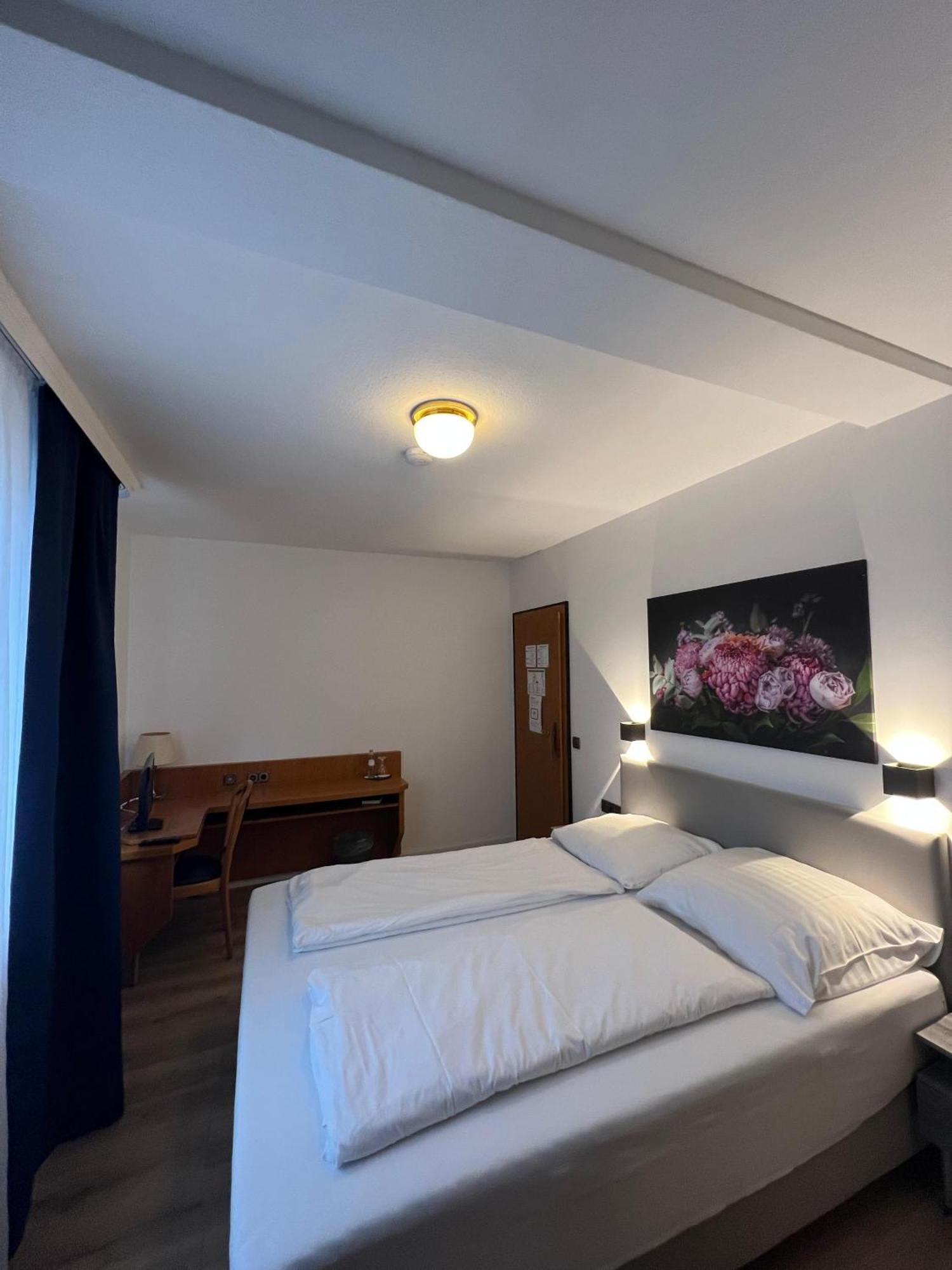 Hotel 9-Enhof Wuppertal Exteriör bild