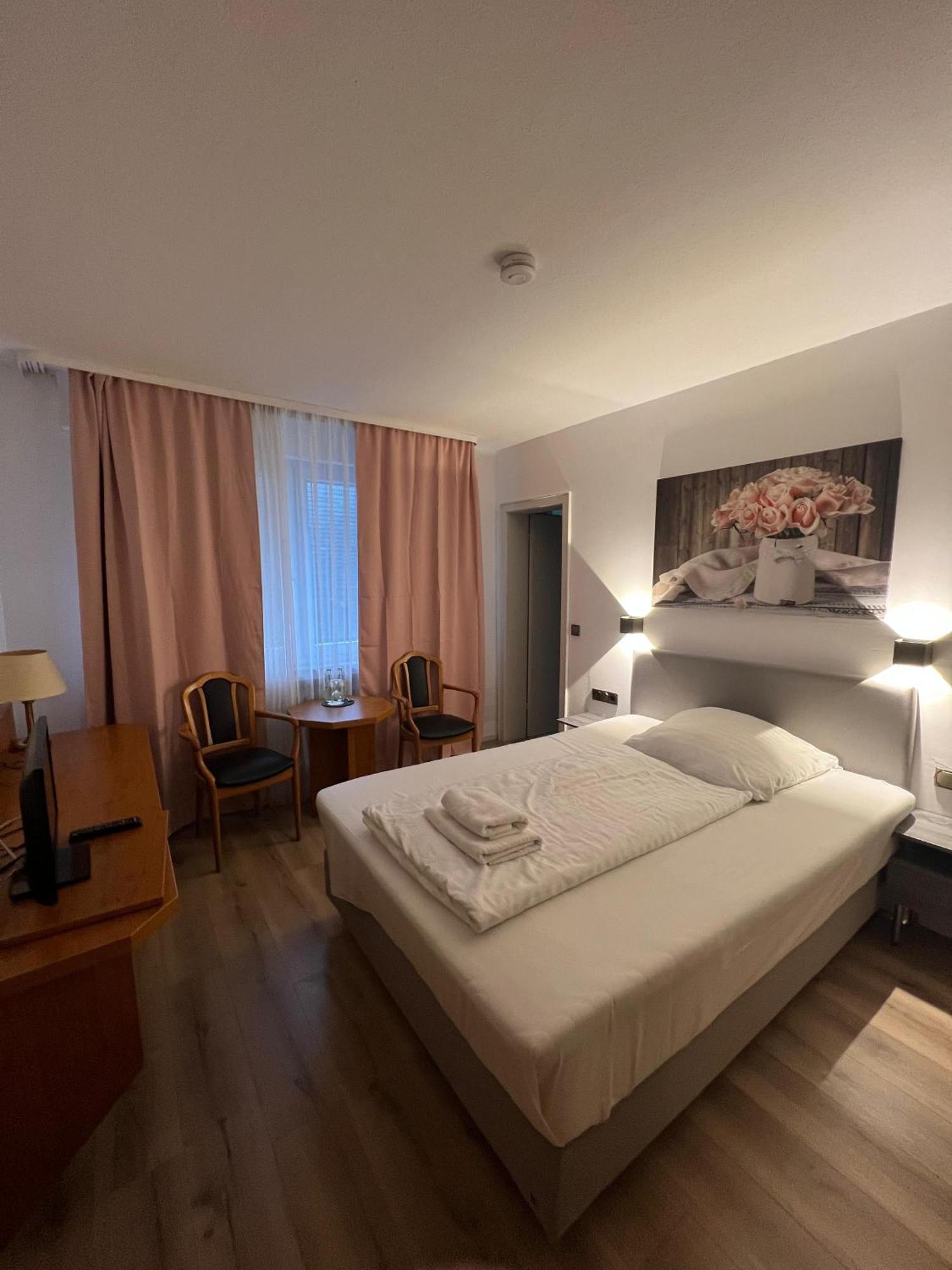 Hotel 9-Enhof Wuppertal Exteriör bild